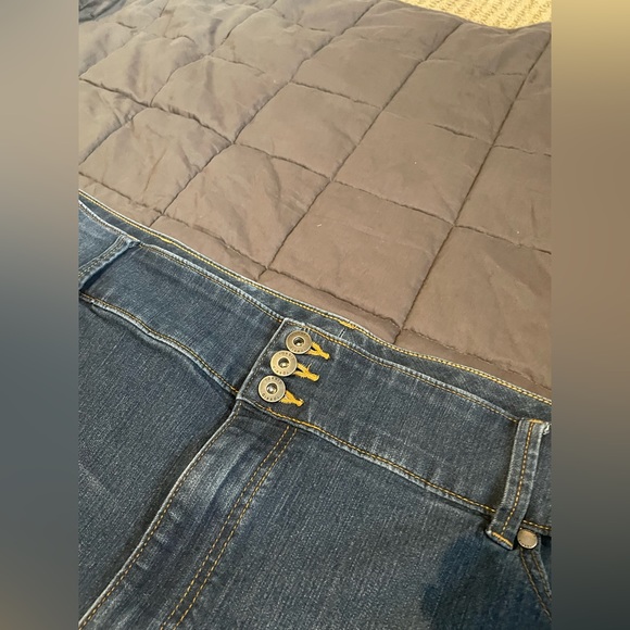 Women’s Torrid Crop Jeggings ( 30 ) - Picture 4 of 6